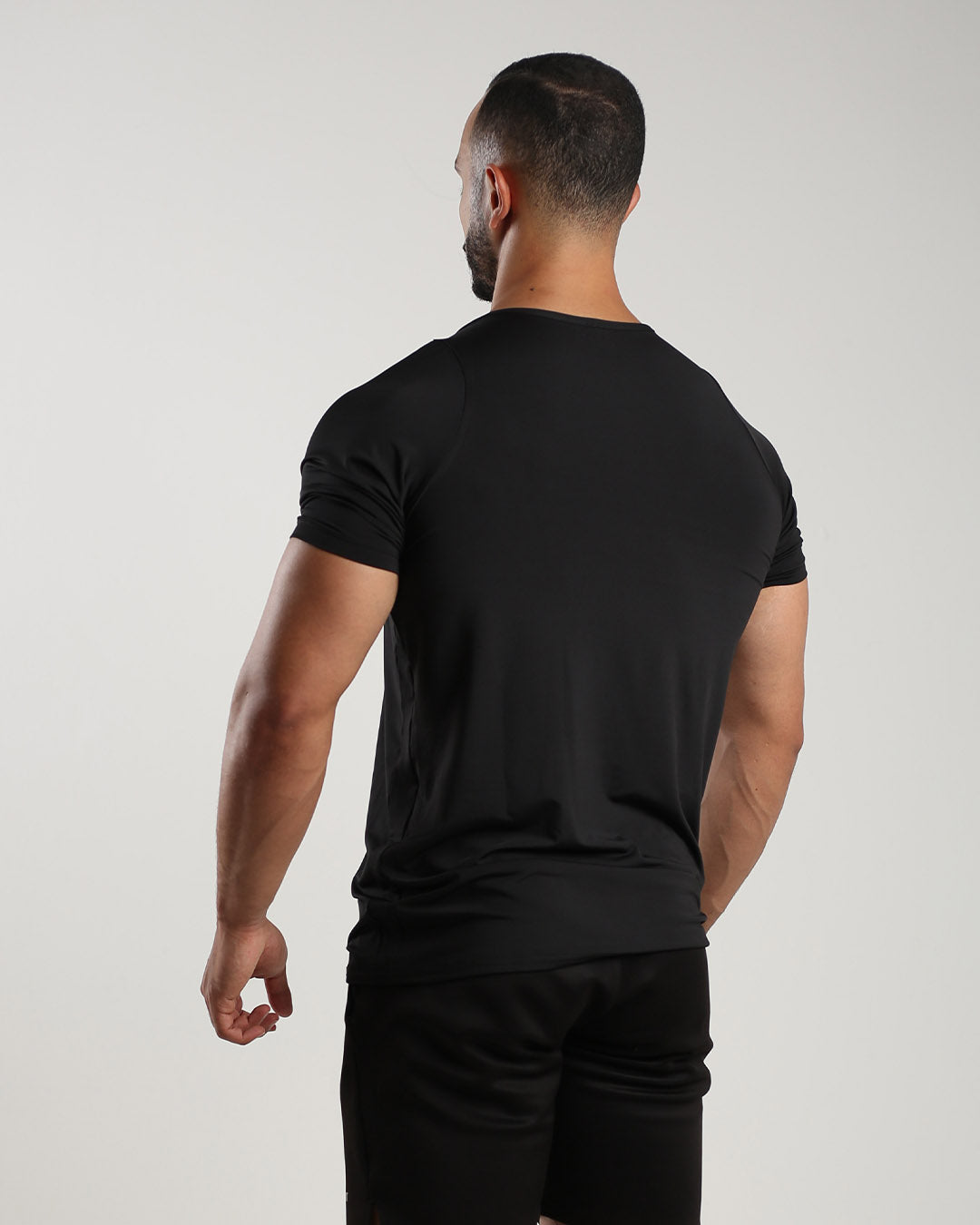 FIT CORE BLACK SHIRT