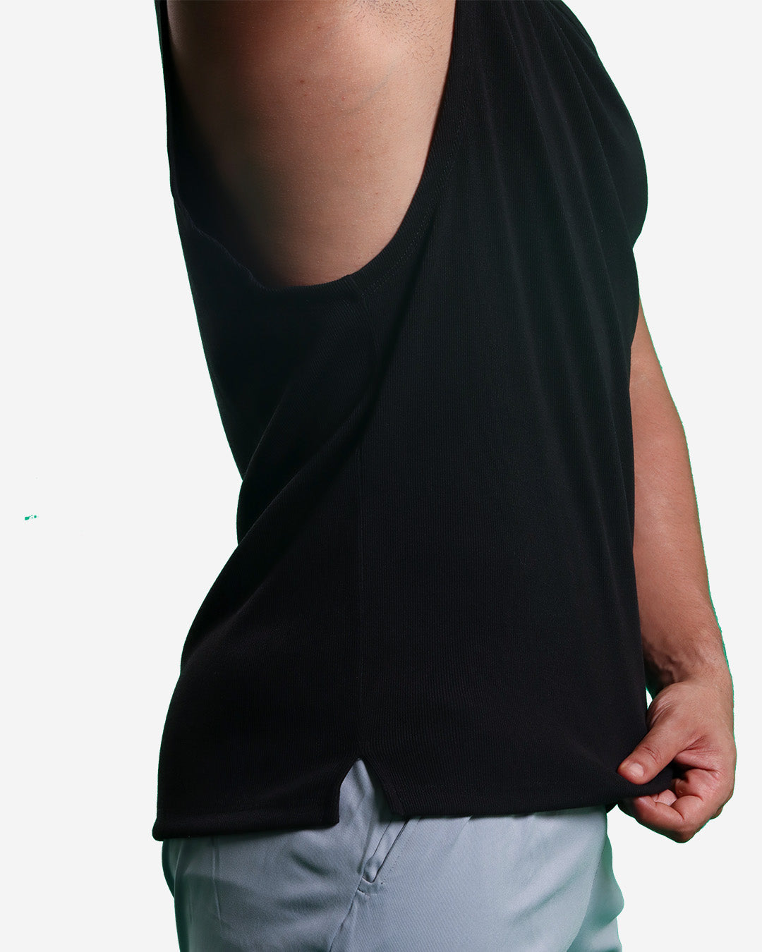 BLACK RIBTECH SLEEVELESS